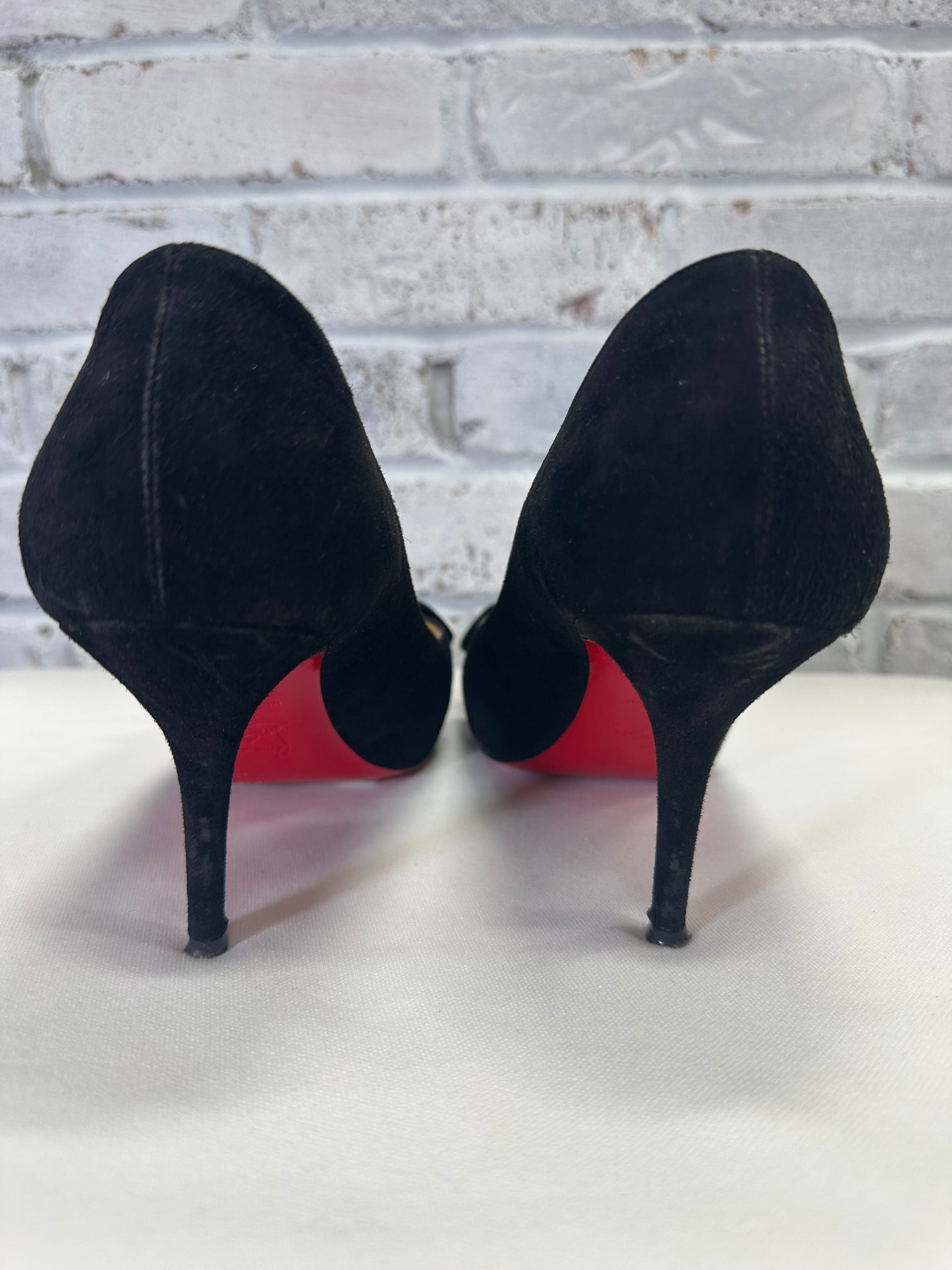 Christian Louboutin suede Pump