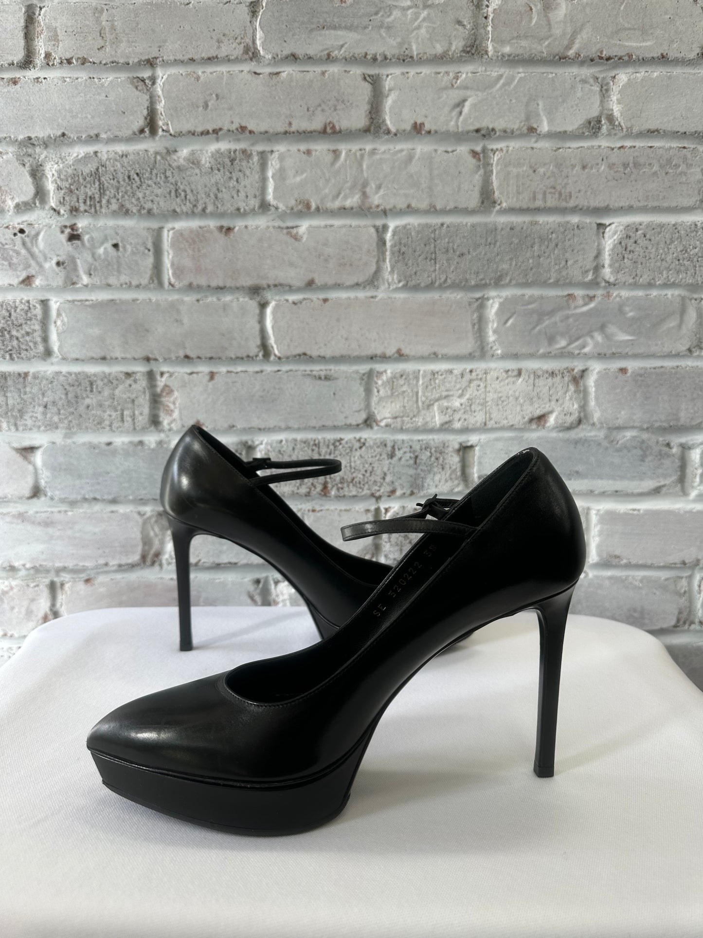 Saint Laurent pointed toe Pump